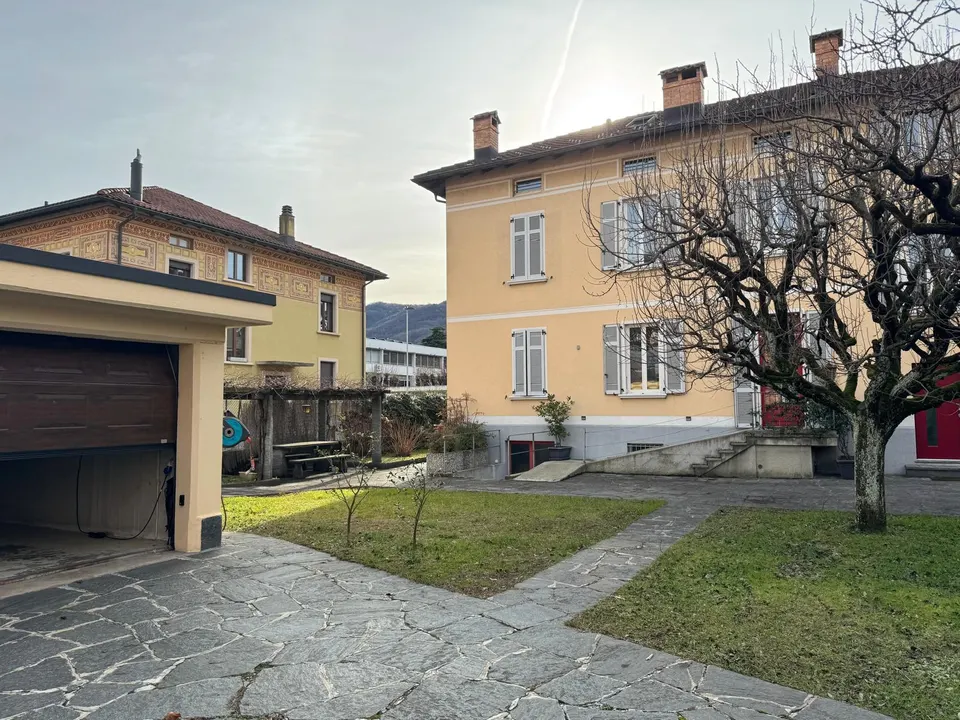 Villa Privée Chiasso – A Rare Central Estate with 500 m² of Living Space